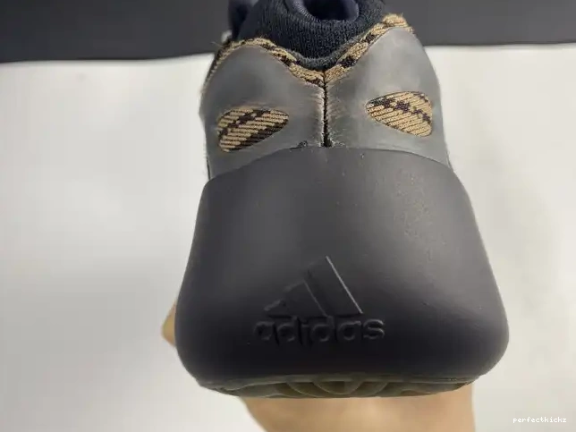 V3 GY0189 ADIDAS 700 YEEZY 0615